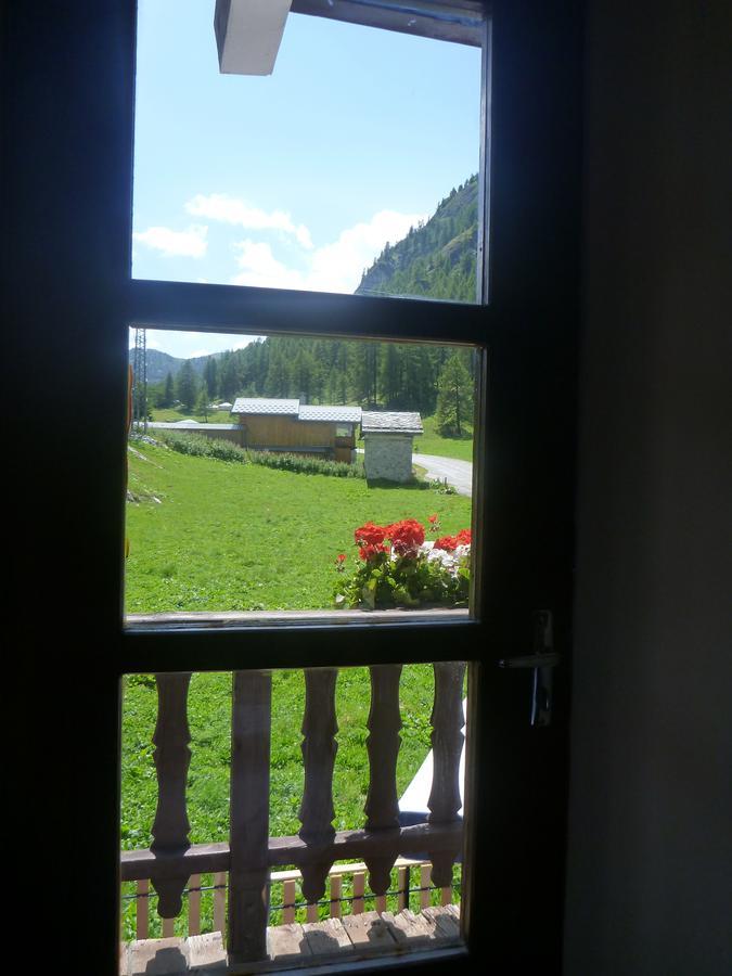 Bed and Breakfast Chalet Les Melezes Тинь Экстерьер фото